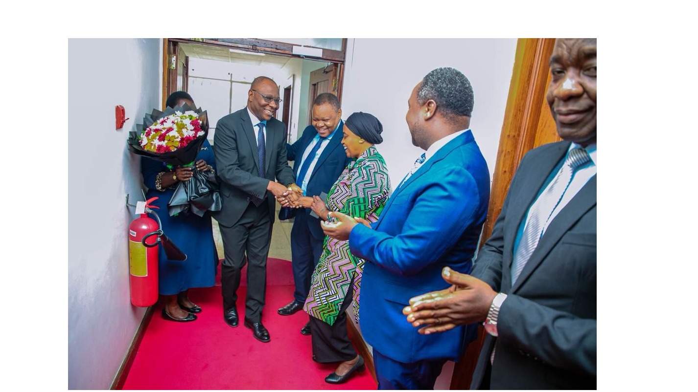 DKT. MATARAGIO APOKELEWA RASMI WIZARA YA...